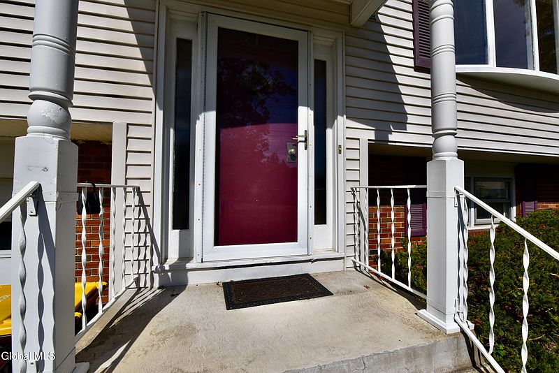 4th image of 7 Woodland Drive