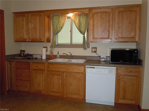 3rd image of 957 Bertha Ct