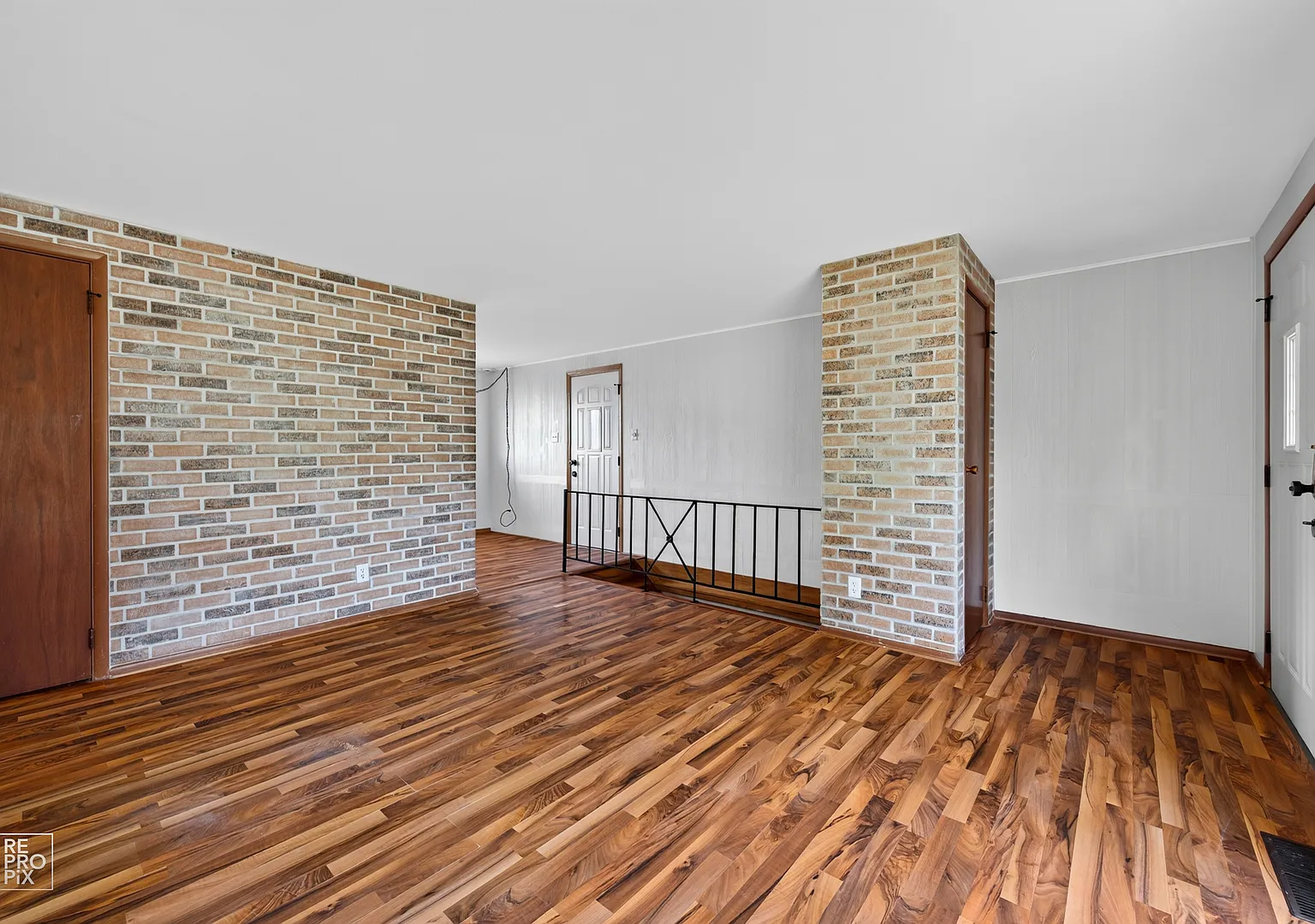3 bed, 904 sqft, $2,800 — Photo 3