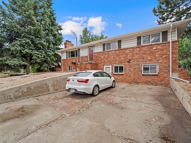 2352 N Circle Dr #B — Photo 3
