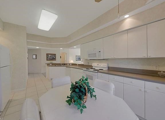 4th image of 9601 Village View Blvd