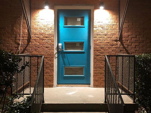 2nd image of 3823 Roseland Ave #C8cwbq0kn