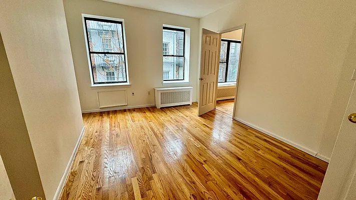 Rented by HOLTON REAL ESTATE INC. | media 21