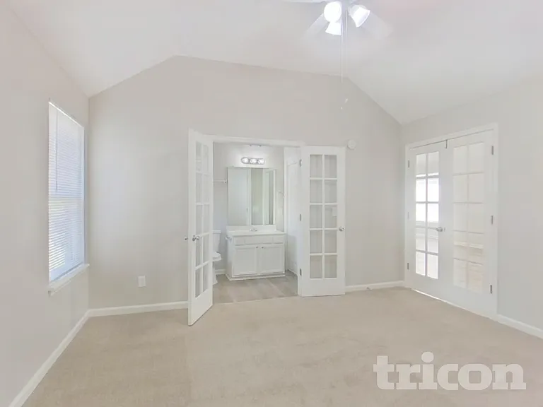 136 Westport Dr — Photo 8