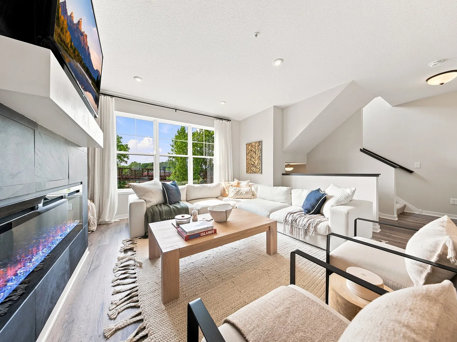 3 bed, 1931 sqft, $2,800 — Photo 3
