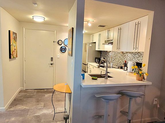 4th image of 1460 Ocean Dr APT 209