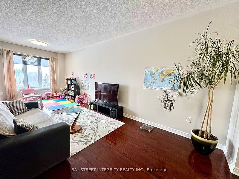 Richmond Hill Townhouse for rent - 4 Bedrooms — photo 5