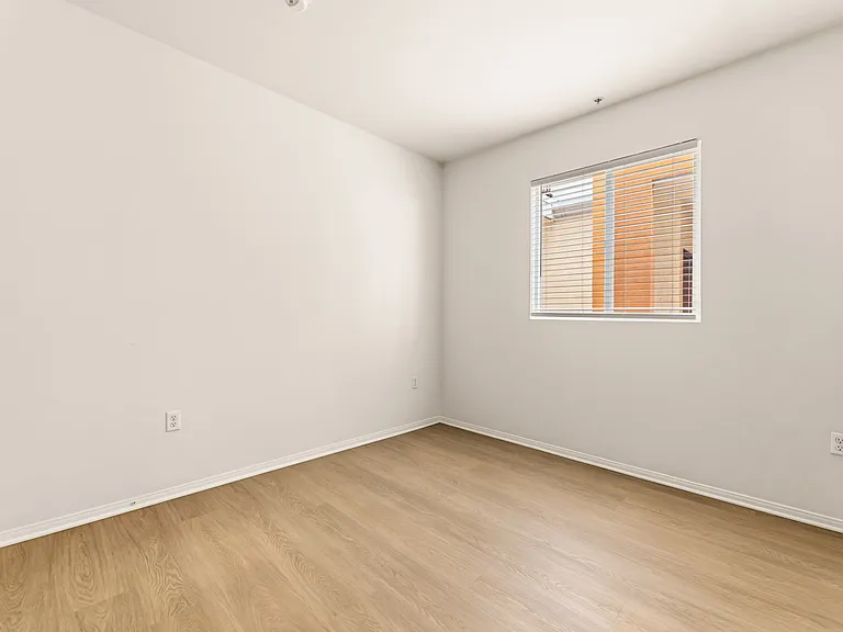 10227 Mason — Photo 10