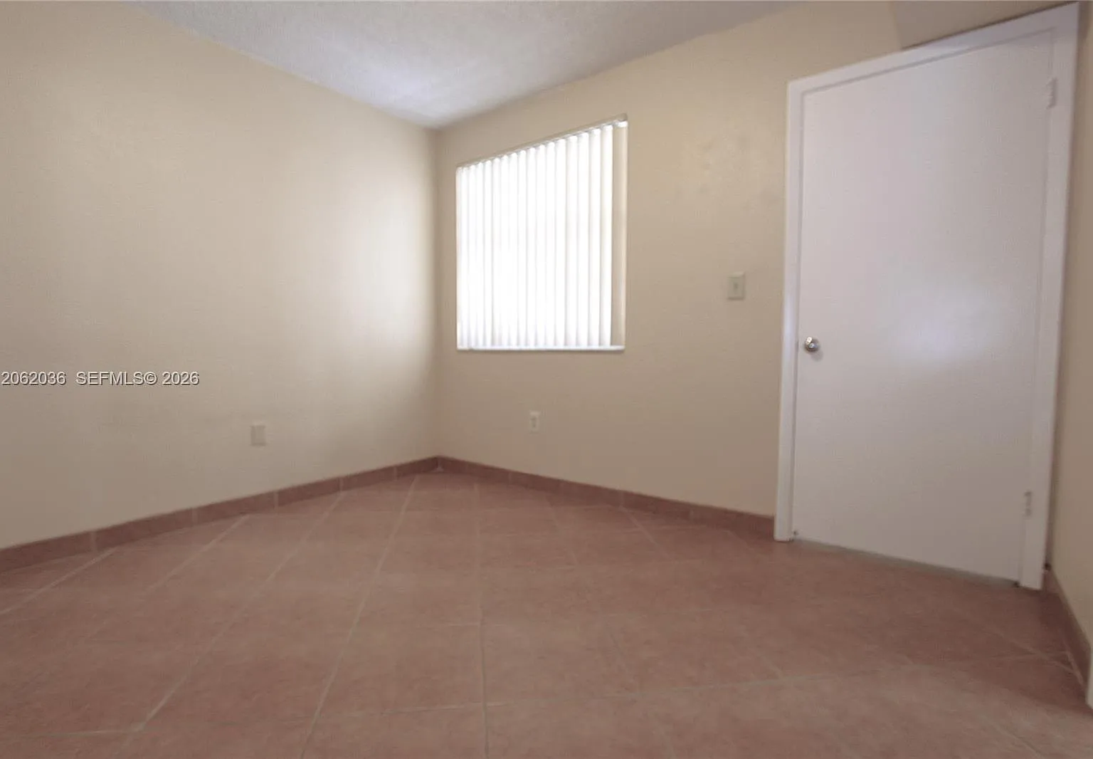 Lakeview Club Condo — Photo 2