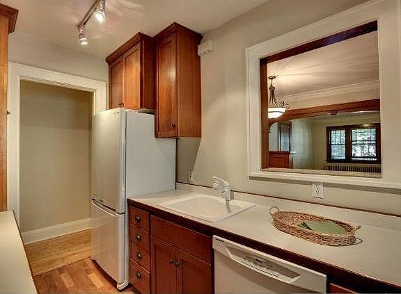5th image of 3220 Fremont Avenue S