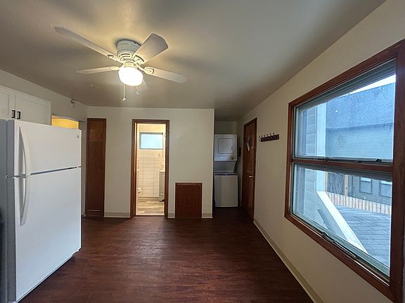 Eat-In-Kitchen with In-Suite Laundrh