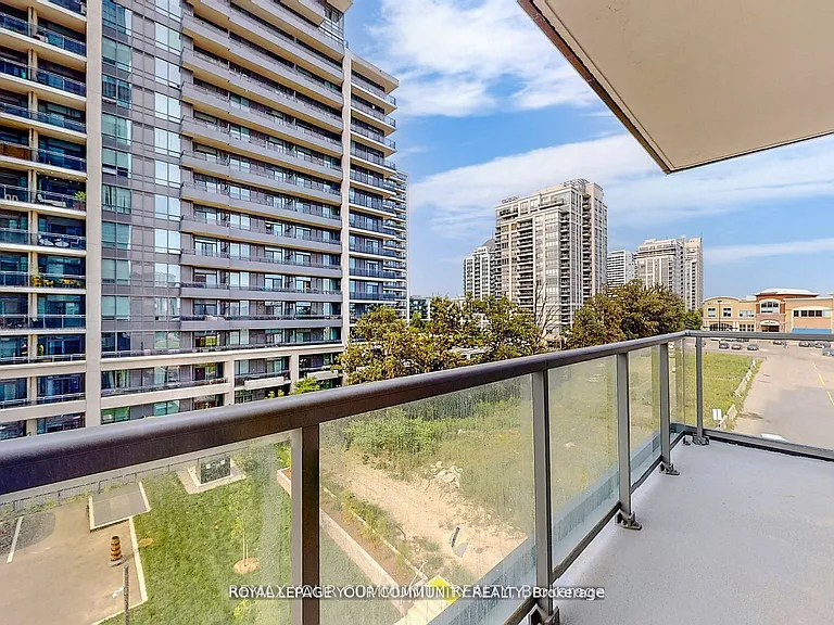 20 Gatineau Dr #402 — Photo 28