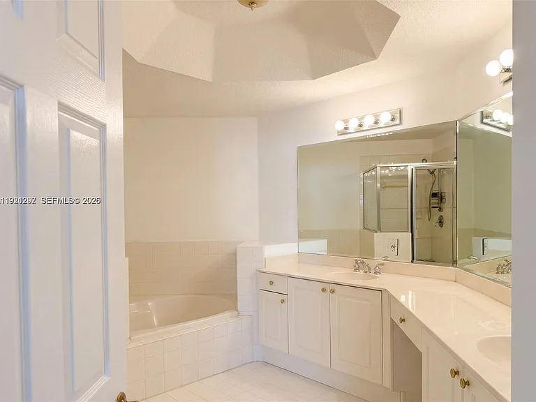 11541 NW 68th Ter #11541 — Photo 8