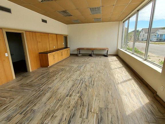 3rd image of 1227 Avenue L