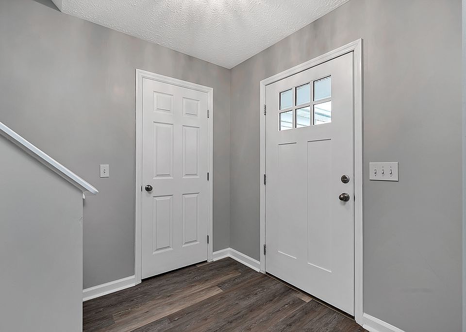 1st image of 9655 Fallsridge Ct