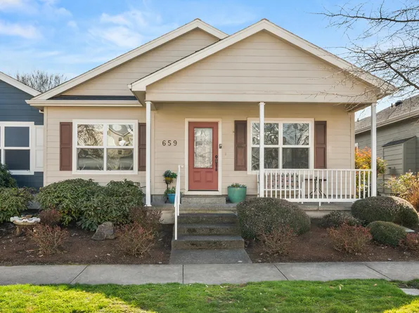 659 Blue Moon Dr, Central Pt, OR 97502