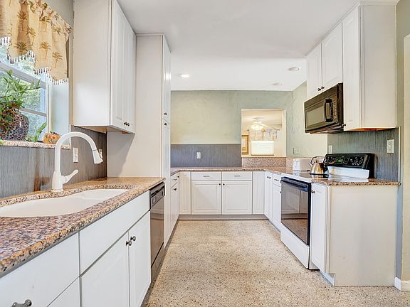 4th image of 6630 Pine Tree Circle