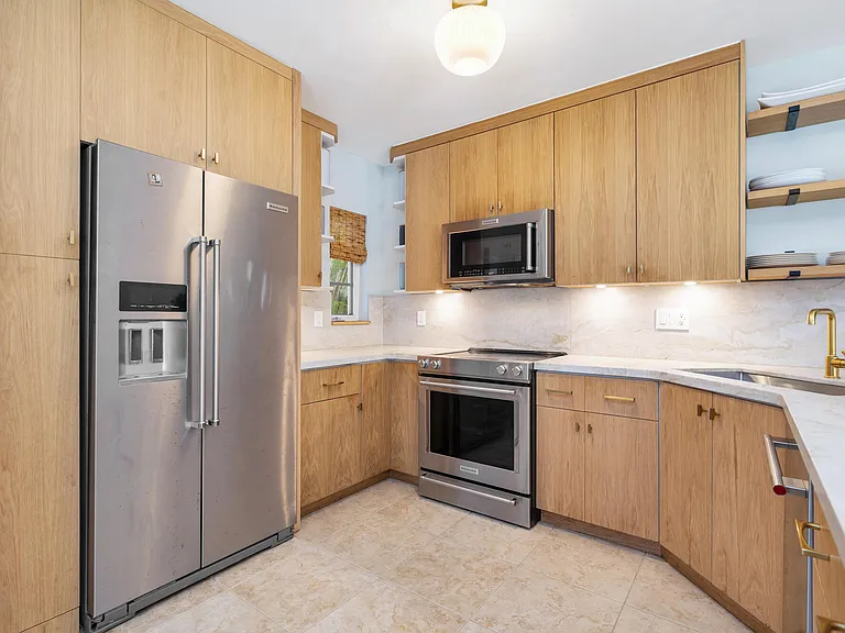 375 Plymouth Rd — Photo 9