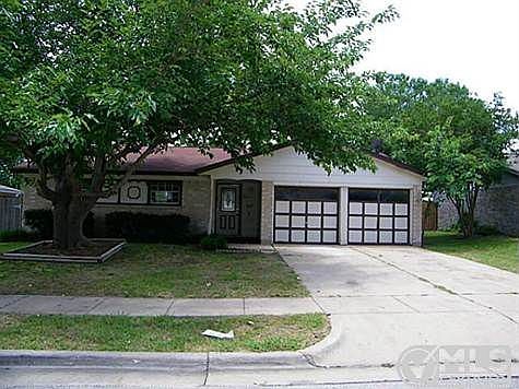 2nd image of 905 Willow Cir S