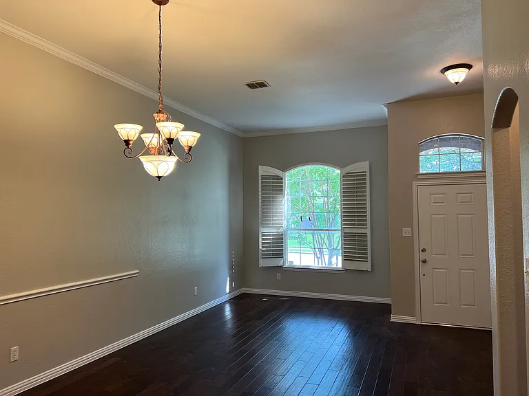 2413 Bridgeport Dr — Photo 4