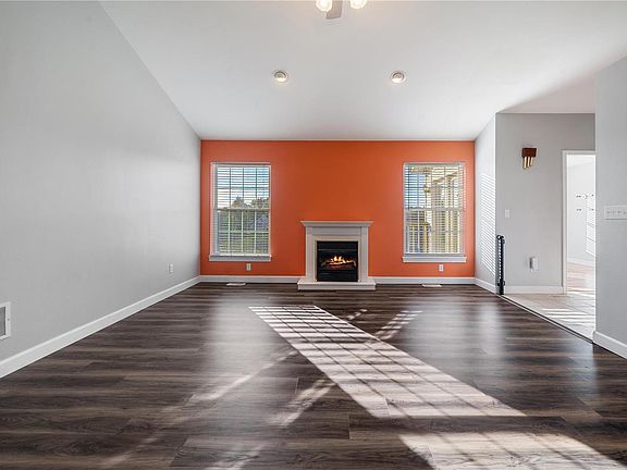 2nd image of 4883 Clermount Ct