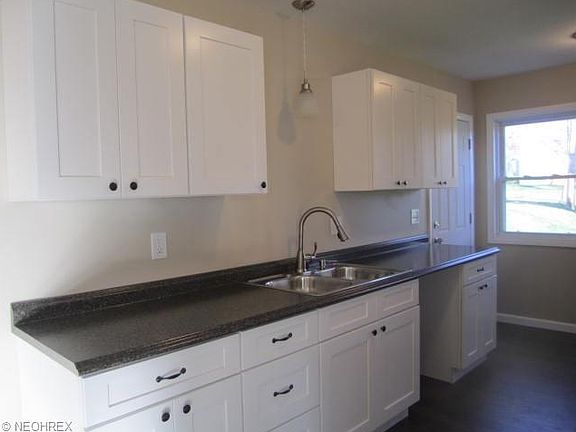 3rd image of 1571 Southeast Blvd