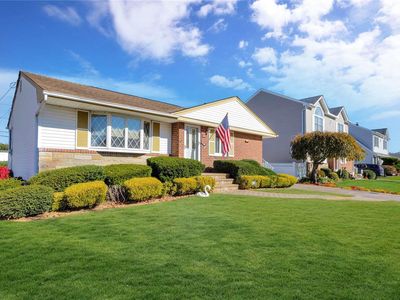 35 Elwood Avenue, Hicksville, NY, 11801