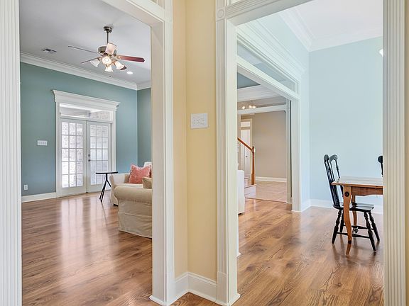4th image of 105 Madison Woods Cir