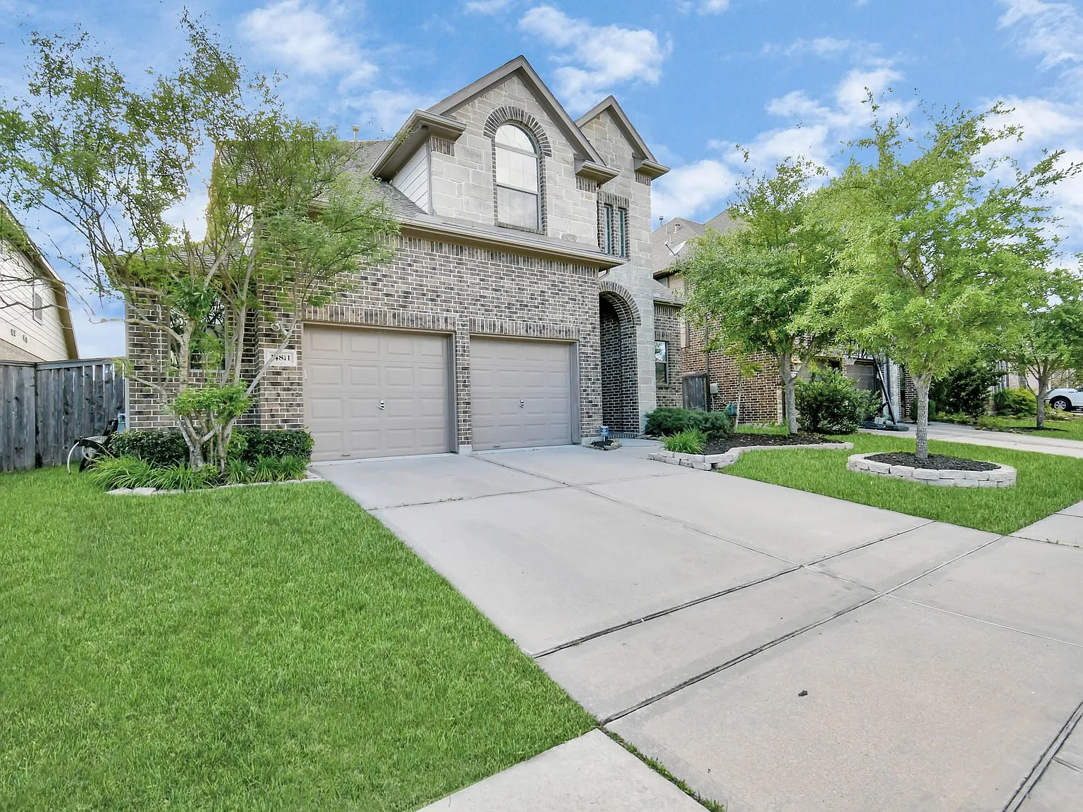 4 bed, 3.5 bath, 3333 sqft, $3,300 — Photo 3