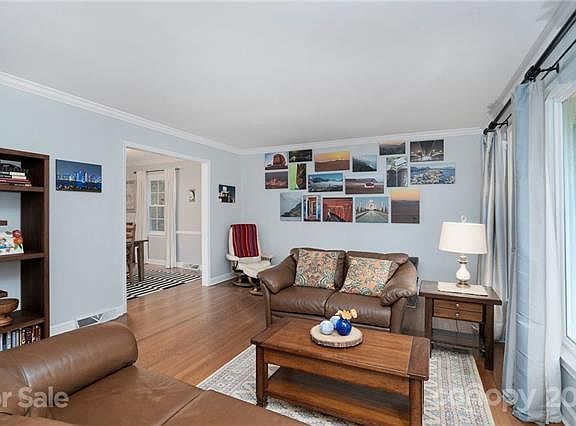 5th image of 6114 Carriagehouse Ln