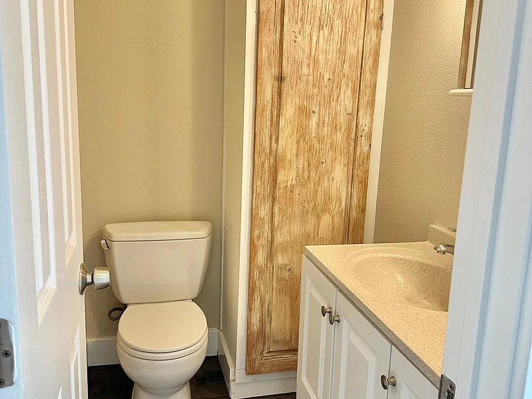 242 N Sierra Ave — Photo 21