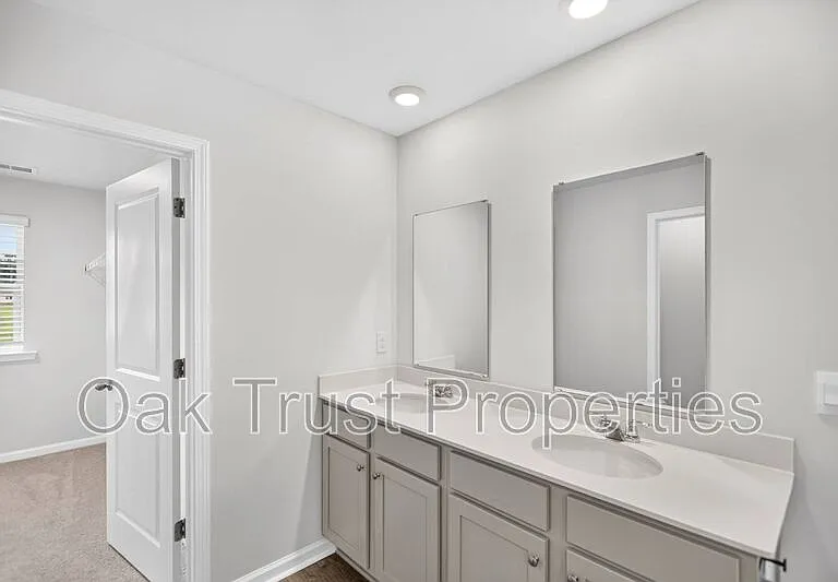 147 Cloverleaf St — Photo 12