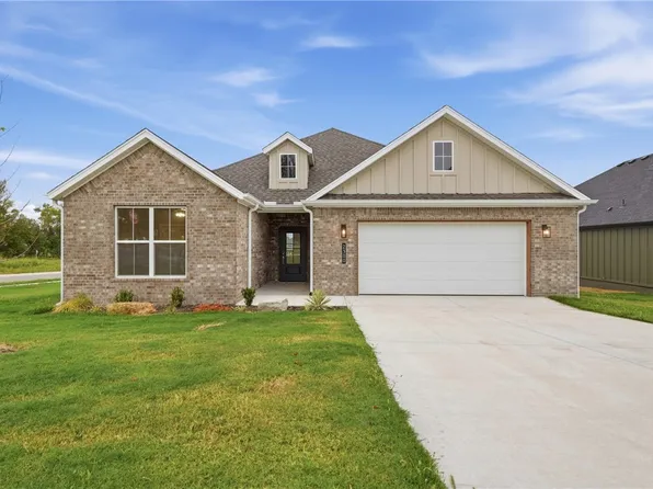 2300 N Cassidy Ct, Siloam Springs, AR 72761