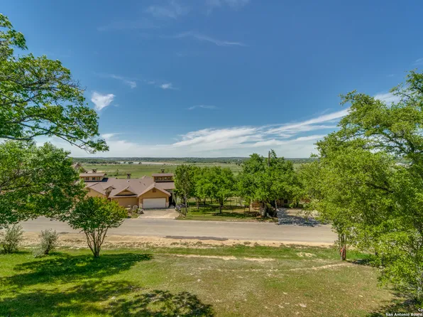 943 PARKVIEW DR #C9, Canyon Lake, TX 78133