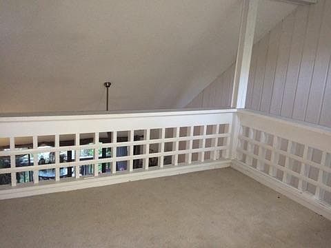 2nd image of 207 Crown Oaks Way