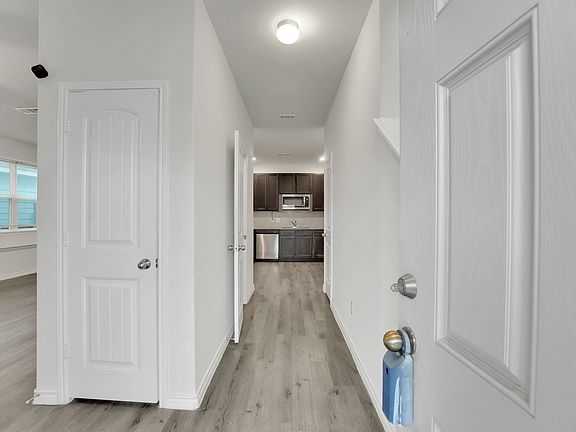 3rd image of 5641 Willamette Dr