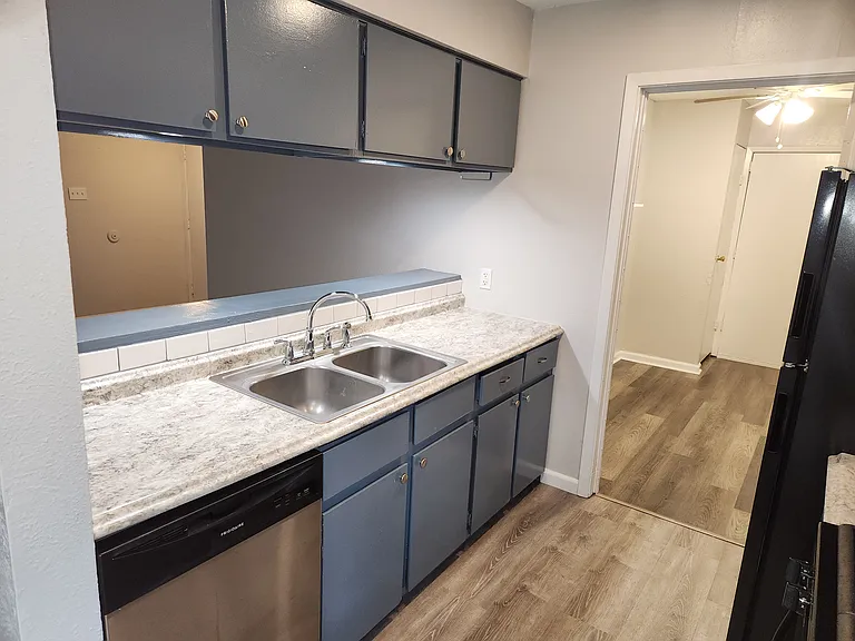 River Oaks Apartments — Photo 42