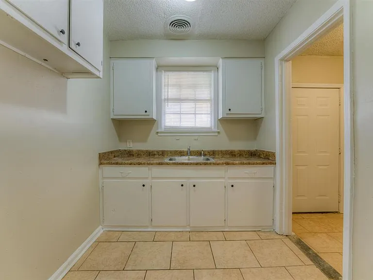 1736 Edward Ave — Photo 5