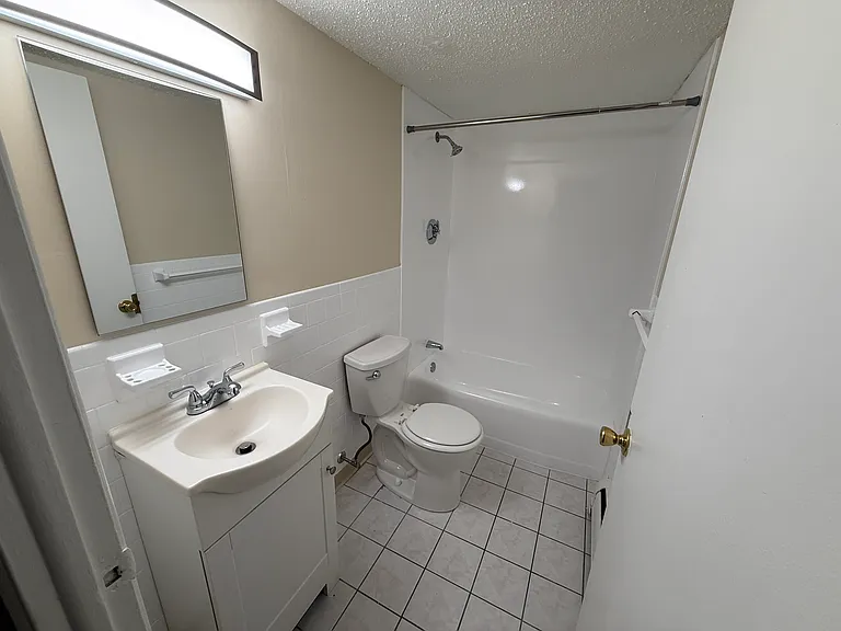 1090 Mineral Spring Ave #3 — Photo 2