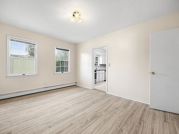 3rd image of 20 Spruce St Floor 2