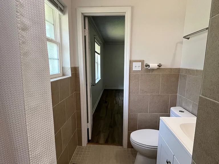 504 Paragon Dr #B — Photo 6