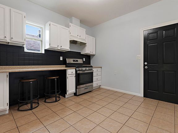 5th image of 4716 S Loomis Blvd