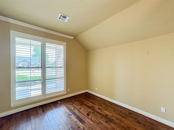 4th image of 3212 Riverwalk Dr