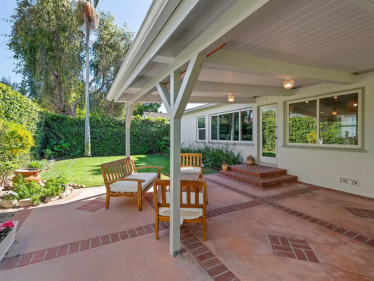 13422 Isis Ave — Photo 16