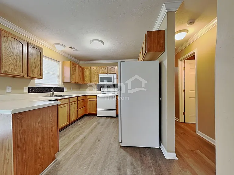2233 Cartmill Dr — Photo 3