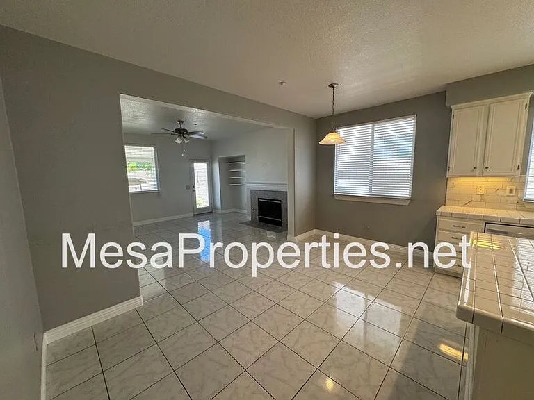 7648 Newberry Ln — Photo 7
