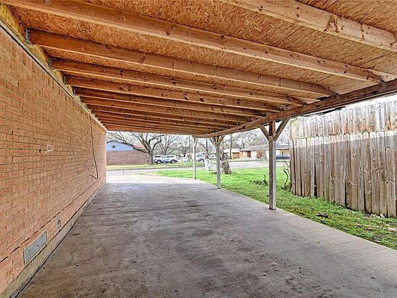 2nd image of 309 W Vilbig St