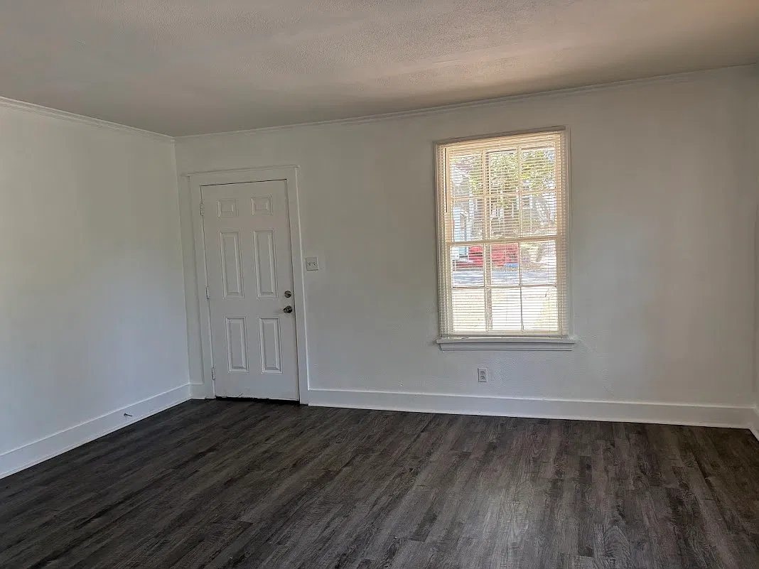 3 bed, 1.5 bath, 1240 sqft, $1,125 — Photo 3