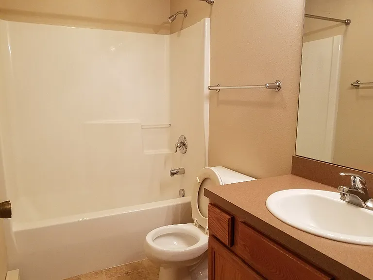 1620 Stiel Complex — Photo 8