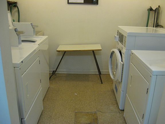 5th image of 6460 N Northwest Hwy #202